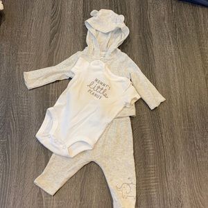Carter’s gray sweatsuit